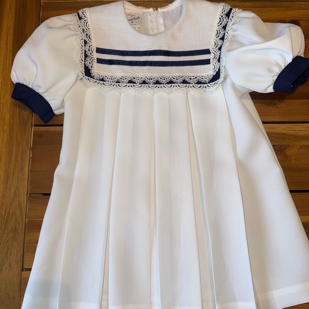 Girl’s size 5 vintage sailor dress. White with blue trim.